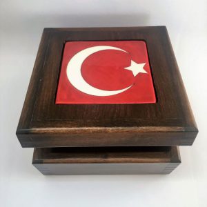 Türk Bayrağı Desenli İznik Çini Ahşap Kutu