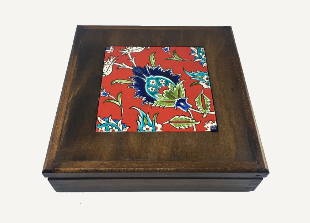 kırmızı-cicek-desenli-iznik-cinili- ahsap-kutu-a Kırmızı Çicek Desenli İznik Çini Kutu Hediye