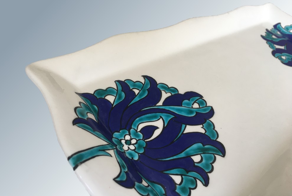 hatayi-desenli-iznik-cini-tepsi-2 Hatayi Desenli İznik Çini Tepsi