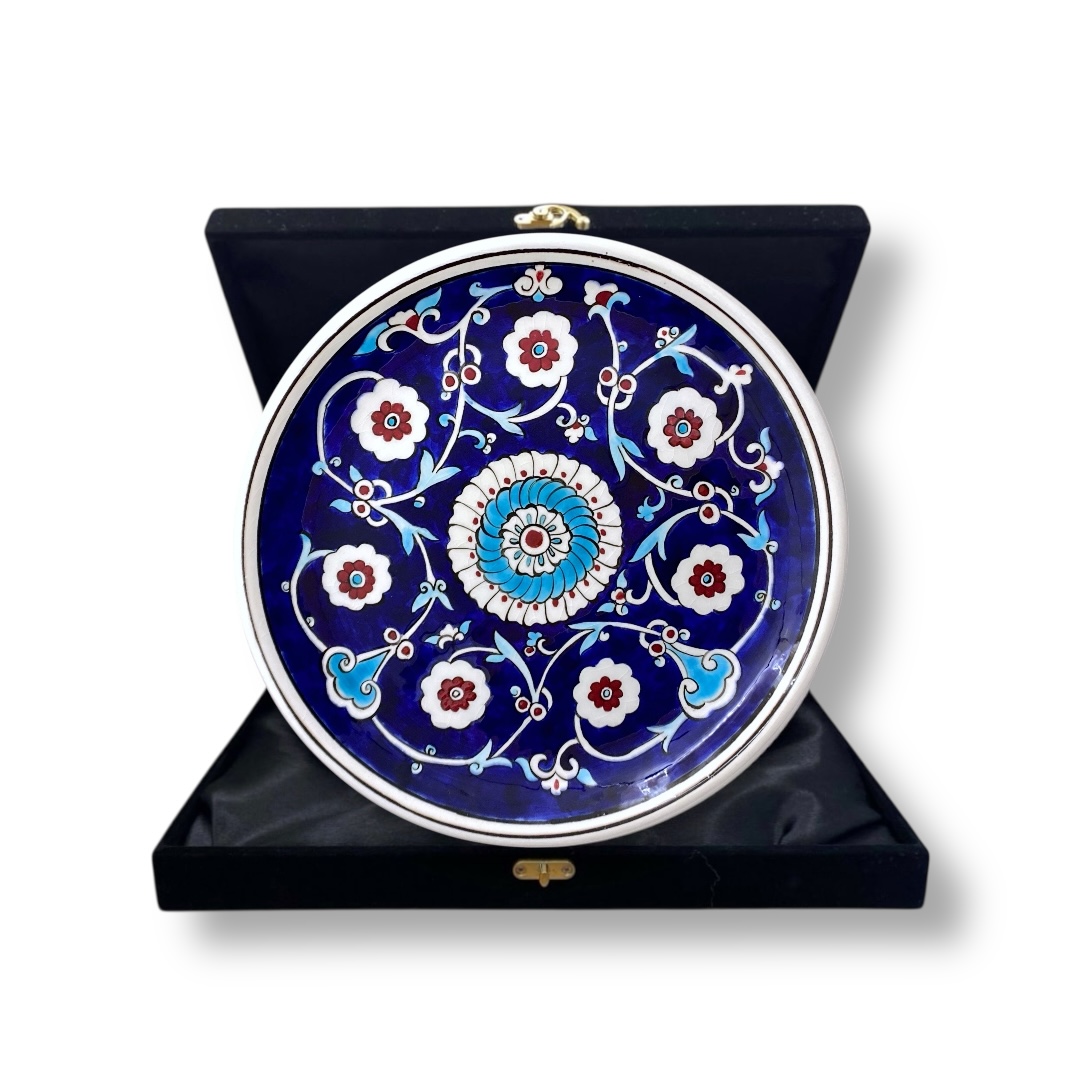 cicek-desenli-mavi-iznik-cini-tabak-20cm-1 Çiçek Desenli Mavi İznik Çini Tabak