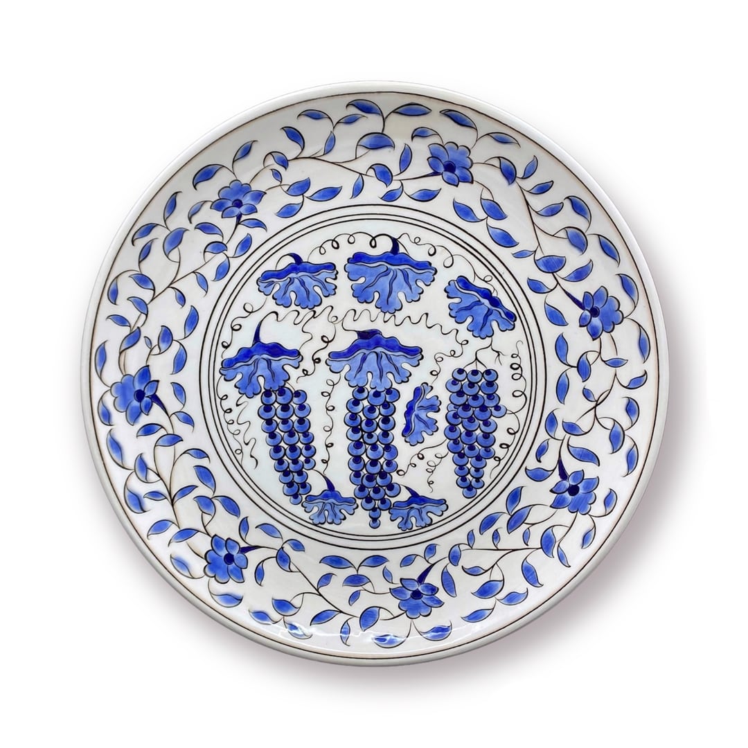 üzüm-ve-cicek-desenli-süslenmis-cini-tabak-1 Üzüm ve Çiçek Desenli Süslenmiş Çini Tabak