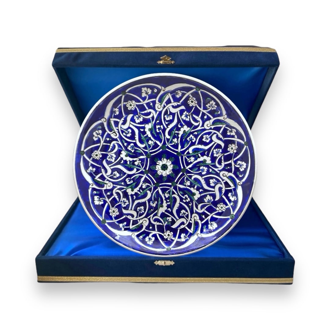 rumi-motifli-mavi-duvar-süsü-cini-tabak-1 Rumi Motifli Mavi Duvar Süsü Çini Tabak
